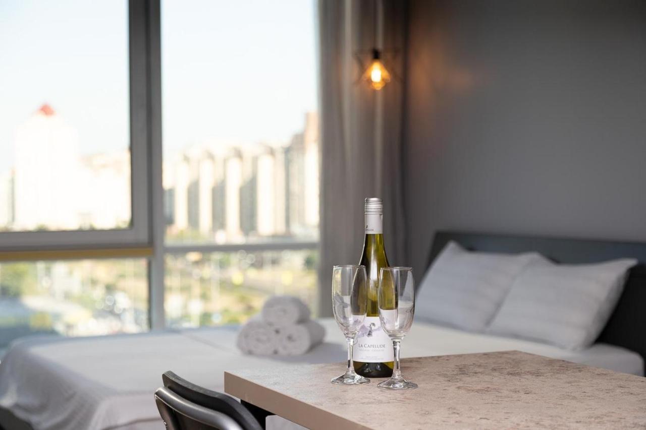 Stylish Panoramic Apartments. Smartplaza. Metro Minskaya 키예프 외부 사진